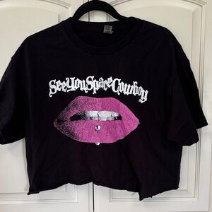Black Graphic Crop Tee with Pink Lip Print